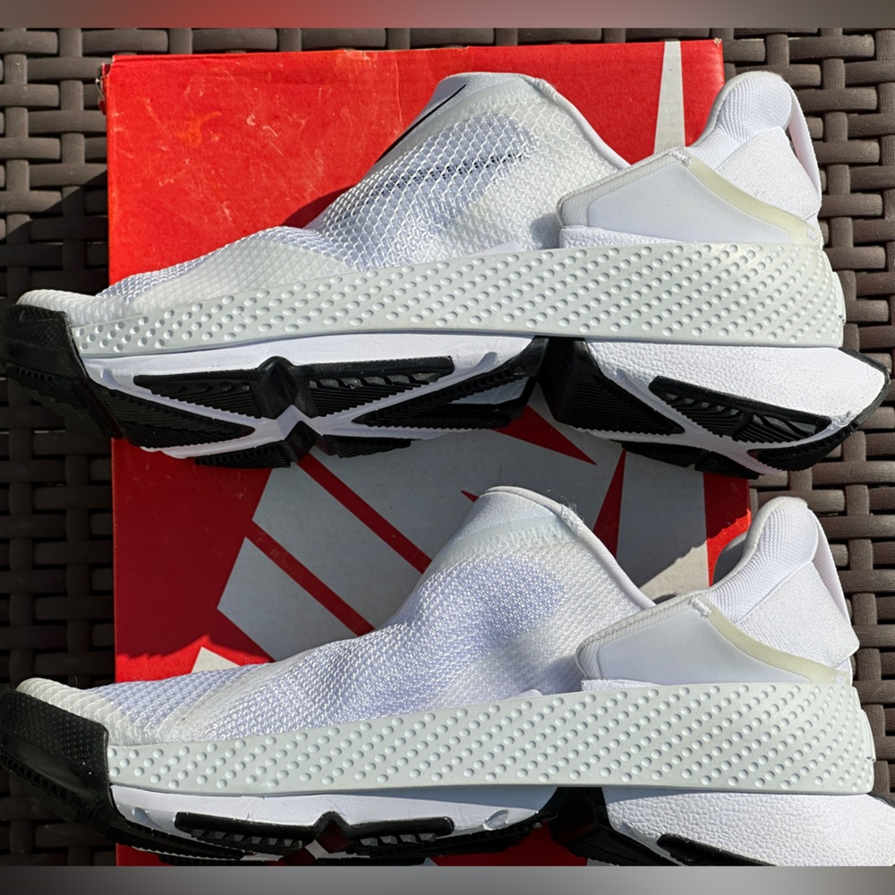 Nike White Flyease Slip On Casual Laceless Sneakers NEW Womens 6.5 fits Youth 5Y - Picture 7 of 9